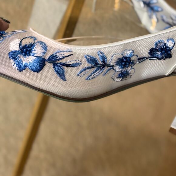 ✨ Betsey Johnson “SB-Page” Heels – White & Blue Floral Size 9M | New in Box - Picture 6 of 10